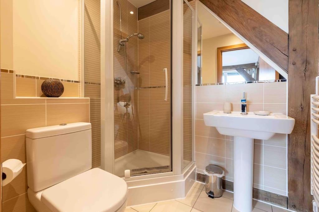 Villa Otters Holt Somerford Keynes Exterior foto