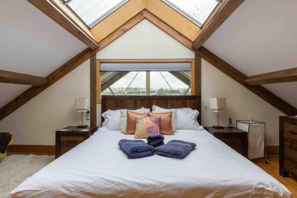 Villa Otters Holt Somerford Keynes Exterior foto