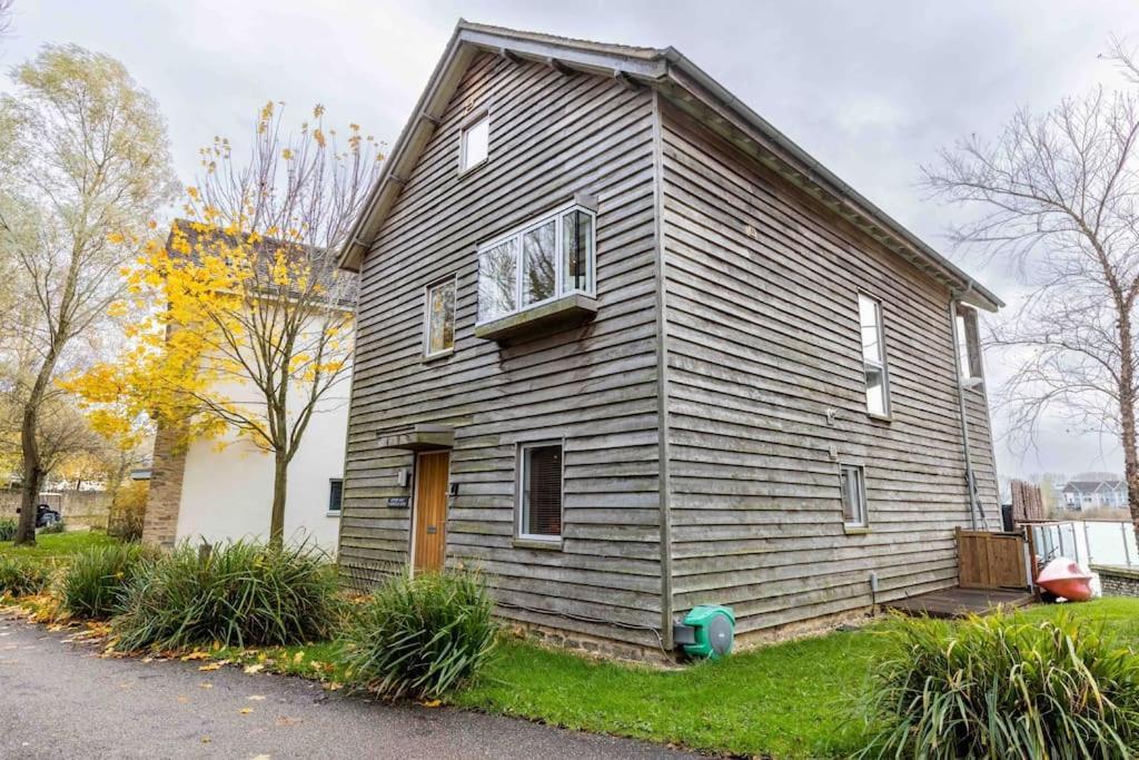 Villa Otters Holt Somerford Keynes Exterior foto