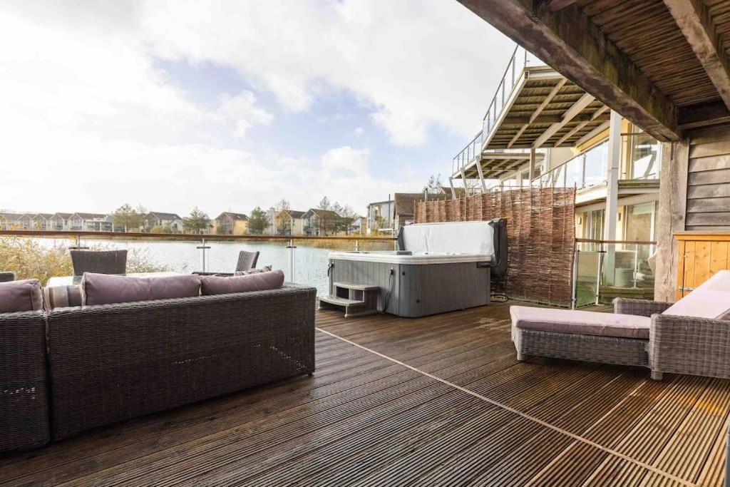 Villa Otters Holt Somerford Keynes Exterior foto